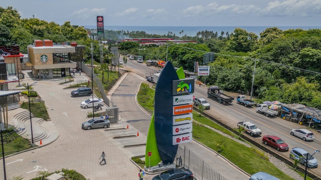 Plaza Comercial El Encuentro Surf City La Libertad