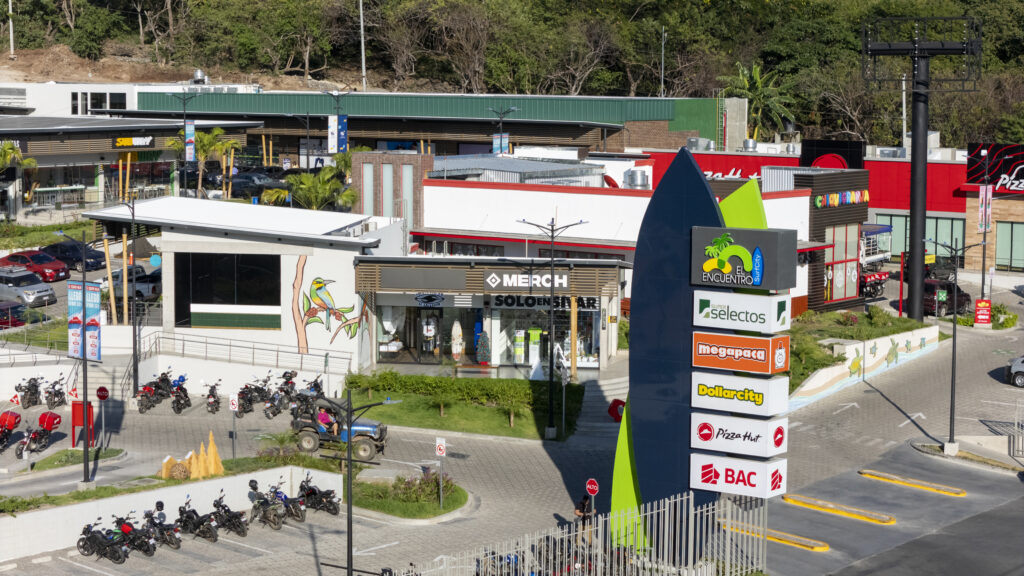 Plaza Comercial El Encuentro Surf City La Libertad