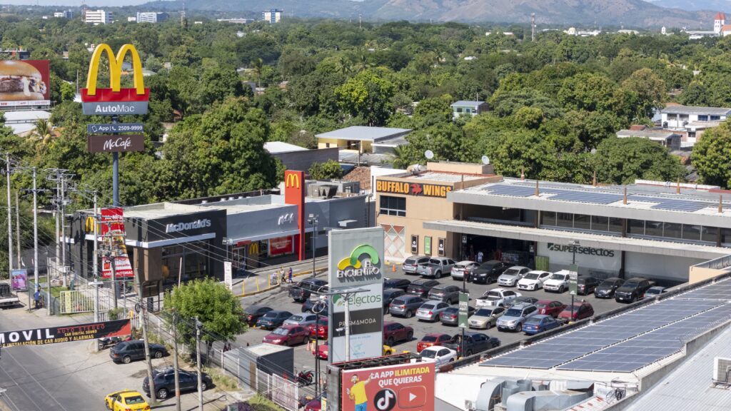 Plaza Comercial El Encuentro Roosevelt